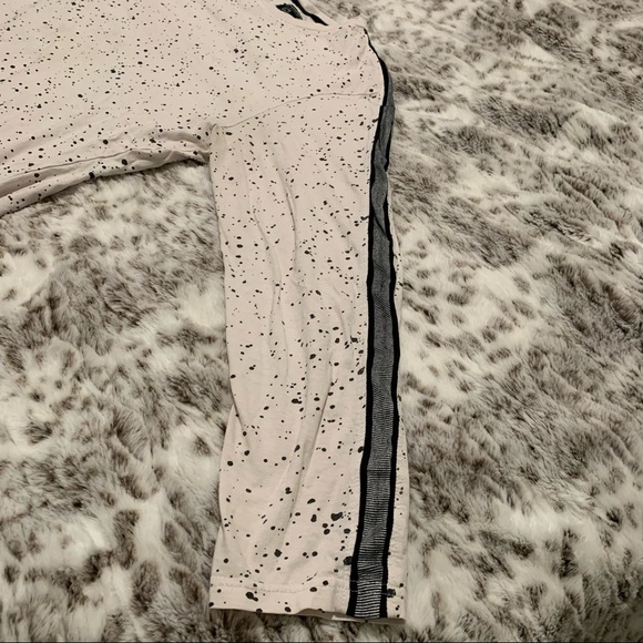 - Distortion long sleeve size large - Picture 5 of 6